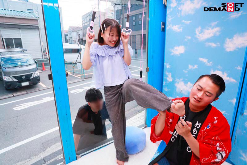 マジックミラー号 絶対に気持ちよくなってはイケない！！！愛する彼氏とはミラー越し30cmの状況でくすぐり我慢ゲームと称して凄腕AV男優の妙技でHにいじくりたおす！！！ 鎖骨の綺麗なオフショル女子5名収録