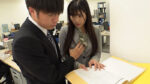 オフィス痴●で感じちゃう…職場の男達に1日中触られ放題のいつでもOKスレンダー巨乳娘【痴感オフィスレディ・日菜さん24歳の場合】 似鳥日菜