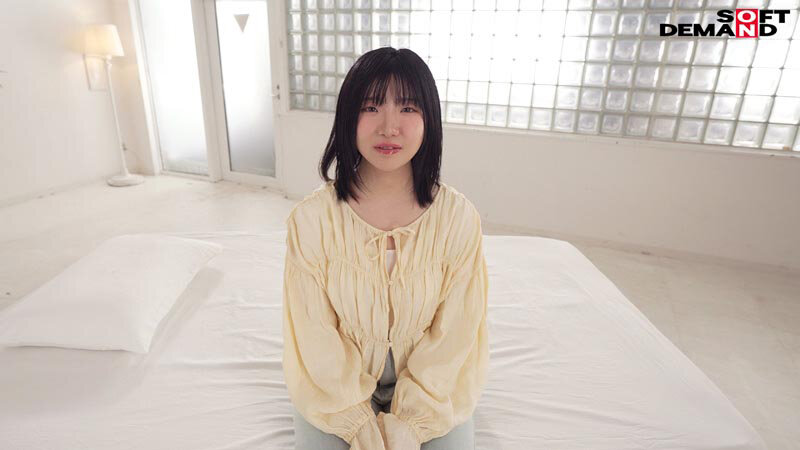 未だ恋も知らない処女 湯浅紬（20） クラスで唯一物怖じせずに話せる、化粧っ気のない二次元エロ好き女オタク。そんなあの娘が東京でAVデビュー